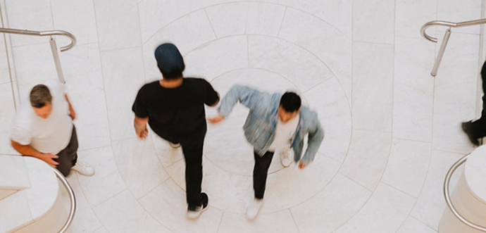 Люди в архитектурном пространстве